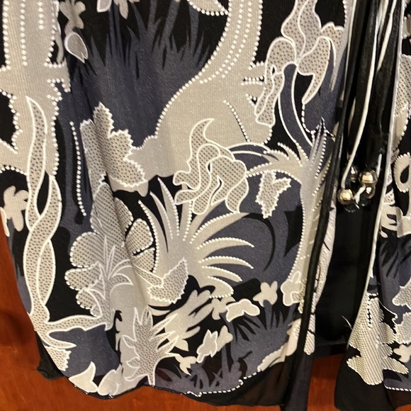 Fancy top sewn in under blouse - Picture 4 of 4